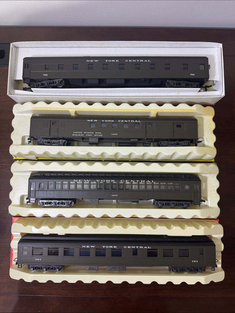 AHM/Rivarossi New York Central 1920’s HO Scale 4 Piece Passenger Car Set (New)